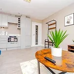 Hazelnut Seafront One Bedroom Bn1Gre25