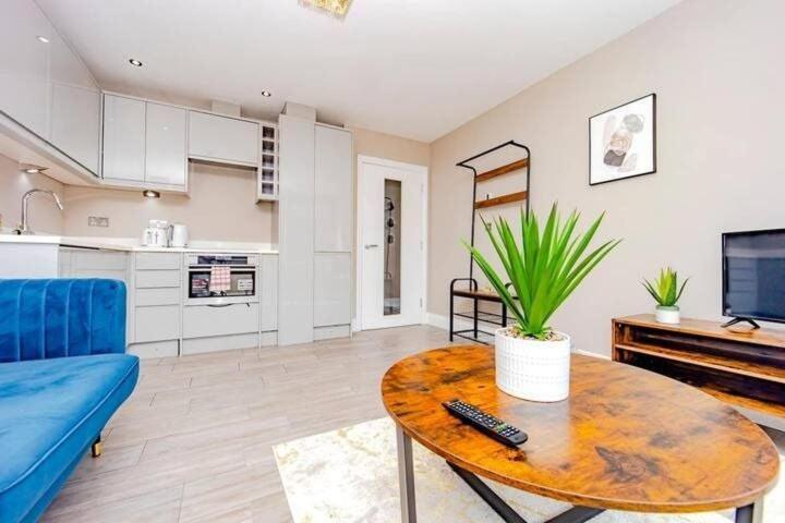 Apartment Hazelnut Seafront One Bedroom Bn1gre25 *